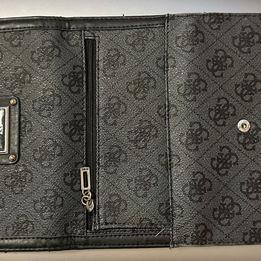 Guess black and dark gray monogrammed wallet - Picture 4 of 7